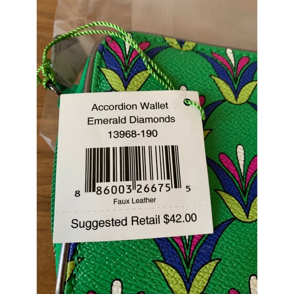 Vera Bradley Emerald Diamonds NWT Accordian Faux Leather Zip Around Wallet - Picture 2 of 8